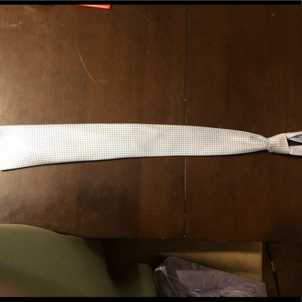 Stafford white tie with blue